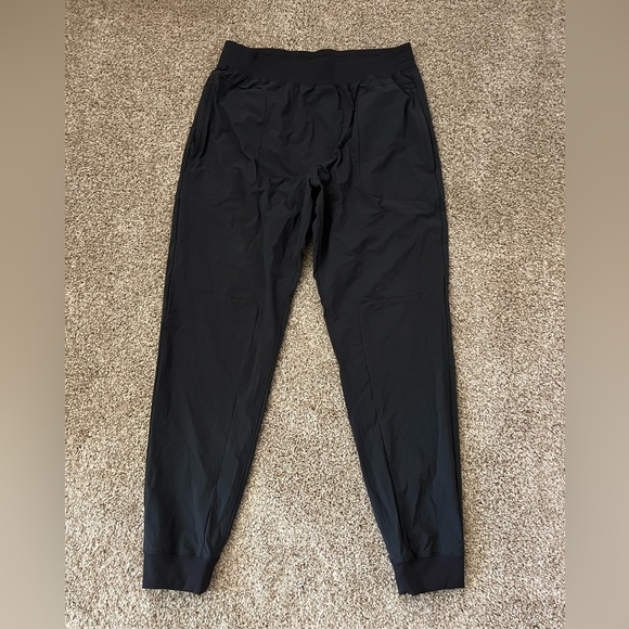 ALO Yoga Men's Charcoal Joggers - Picture 1 of 3